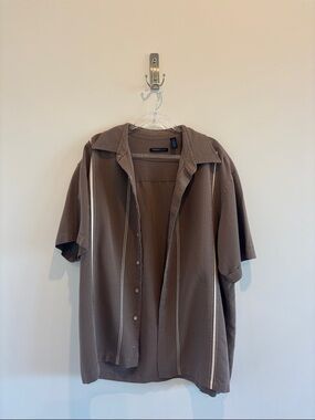 Van Heusen Short-Sleeve Shirt button up in Taupe Brown